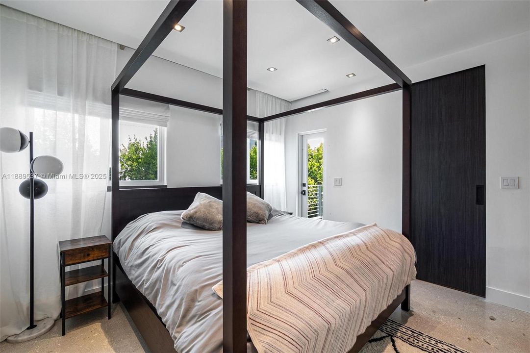 En Venta: $1,895,000 (4 camas, 3 baños, 2163 Pies cuadrados)