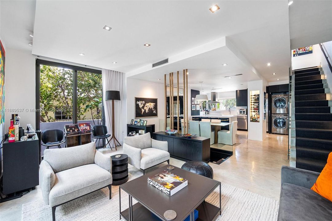 En Venta: $1,895,000 (4 camas, 3 baños, 2163 Pies cuadrados)