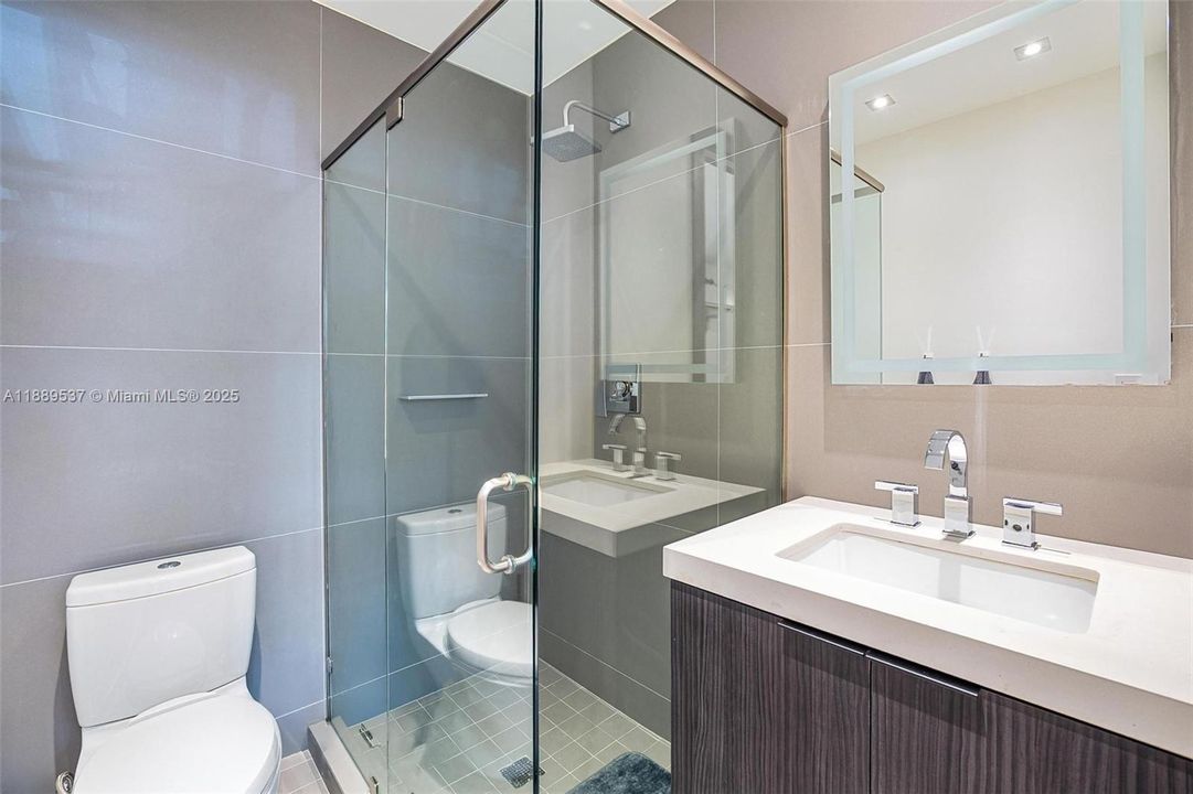 En Venta: $1,895,000 (4 camas, 3 baños, 2163 Pies cuadrados)