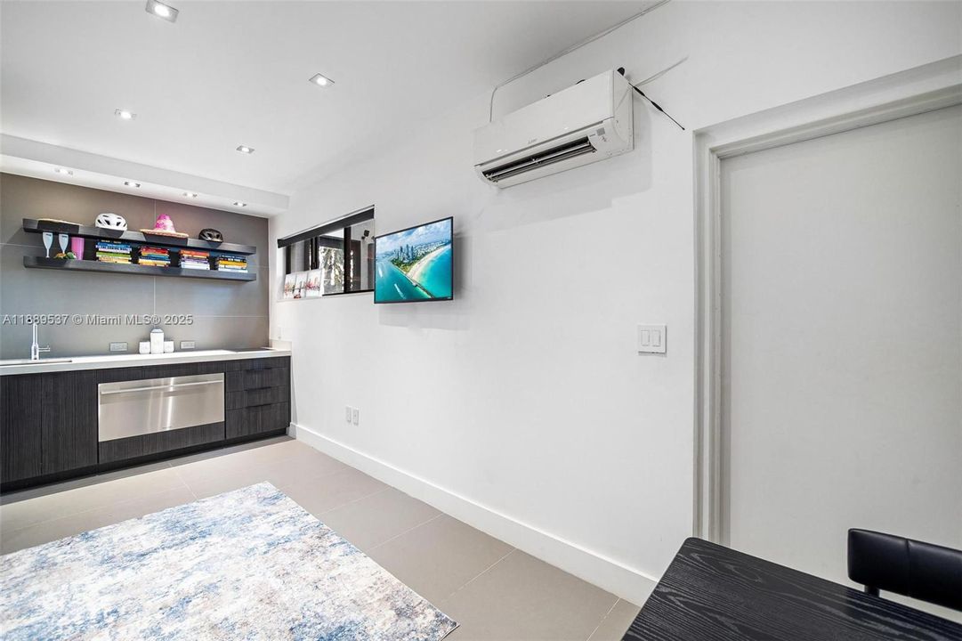 En Venta: $1,895,000 (4 camas, 3 baños, 2163 Pies cuadrados)