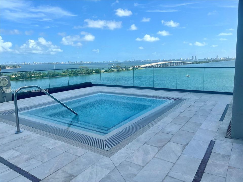 Active With Contract: $11,000 (3 beds, 3 baths, 1634 Square Feet)