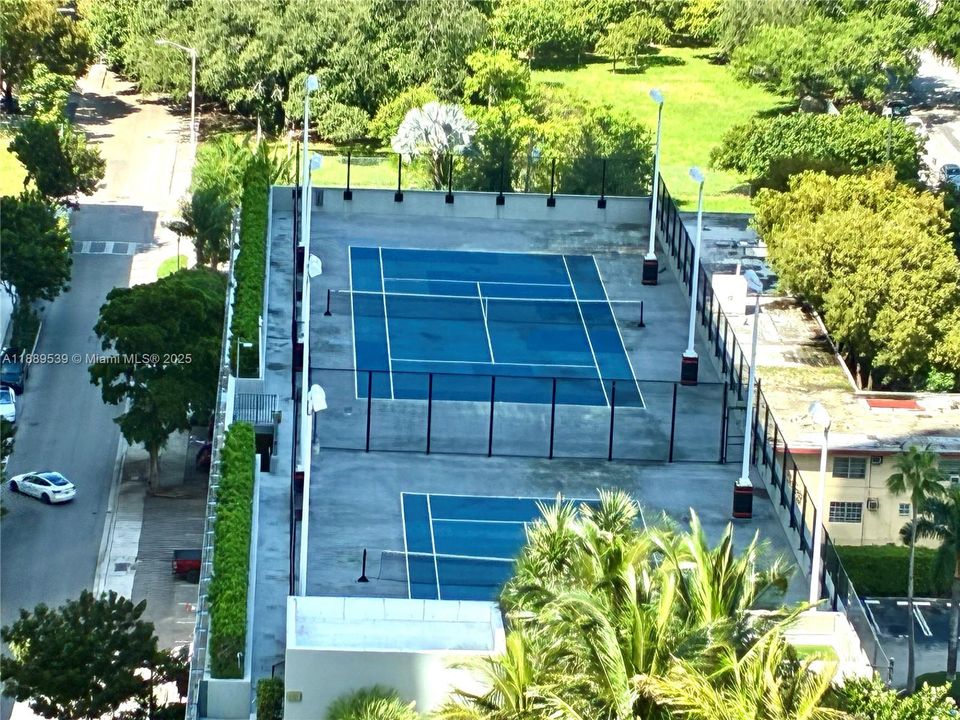 Active With Contract: $11,000 (3 beds, 3 baths, 1634 Square Feet)