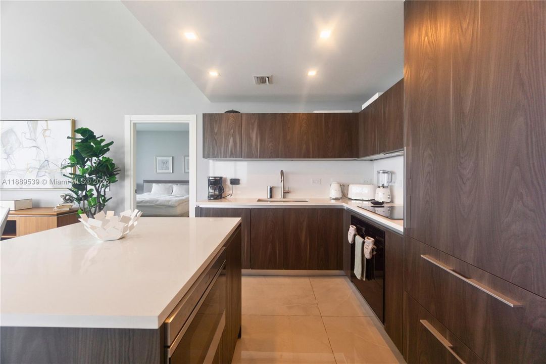 Active With Contract: $11,000 (3 beds, 3 baths, 1634 Square Feet)