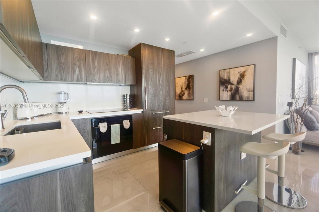 Active With Contract: $11,000 (3 beds, 3 baths, 1634 Square Feet)