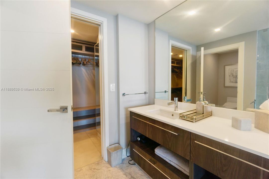 Active With Contract: $11,000 (3 beds, 3 baths, 1634 Square Feet)