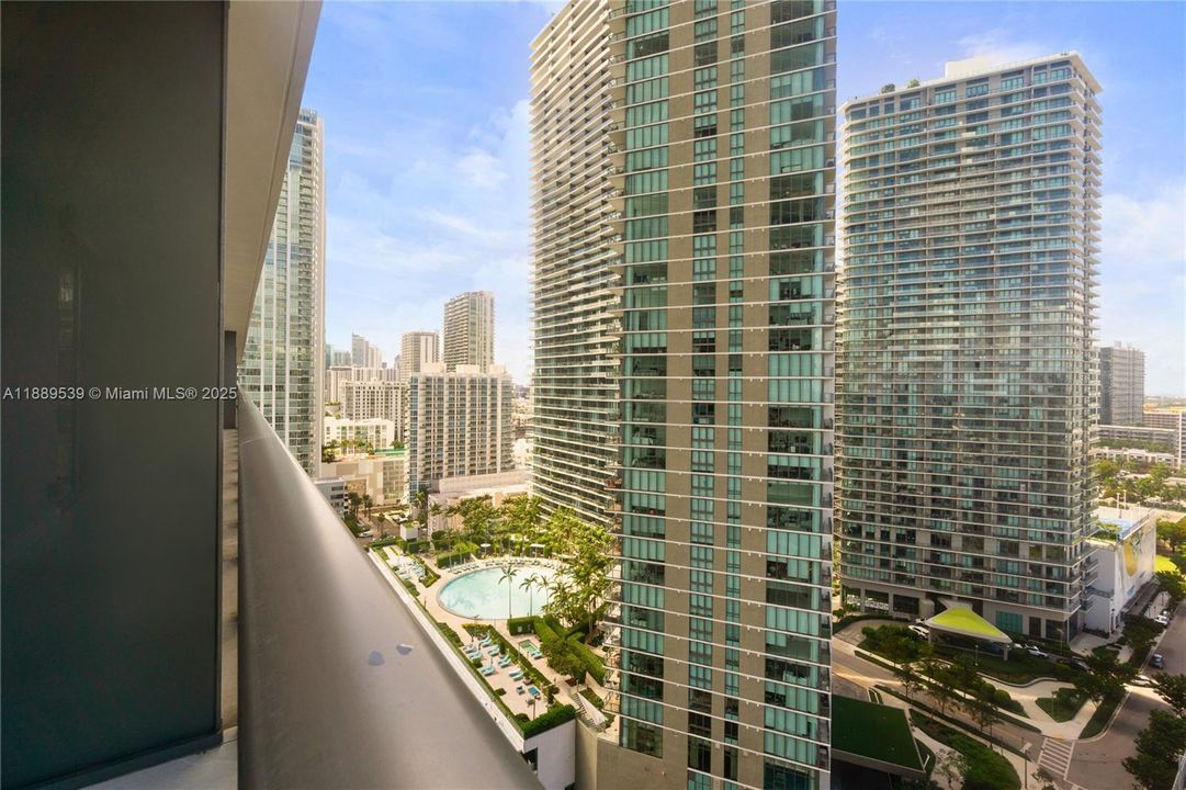 Active With Contract: $11,000 (3 beds, 3 baths, 1634 Square Feet)