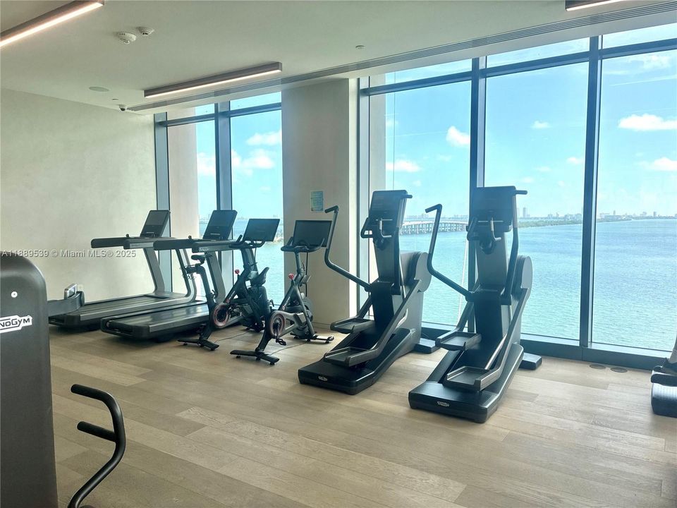 Active With Contract: $11,000 (3 beds, 3 baths, 1634 Square Feet)