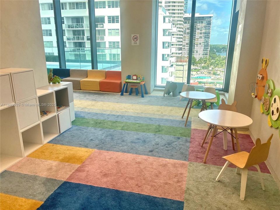 Active With Contract: $11,000 (3 beds, 3 baths, 1634 Square Feet)