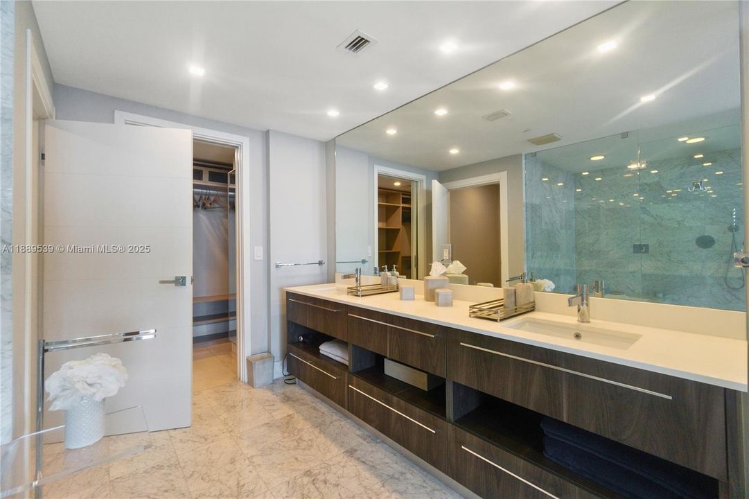 Active With Contract: $11,000 (3 beds, 3 baths, 1634 Square Feet)