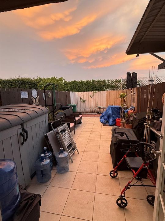 For Sale: $364,500 (2 beds, 1 baths, 828 Square Feet)