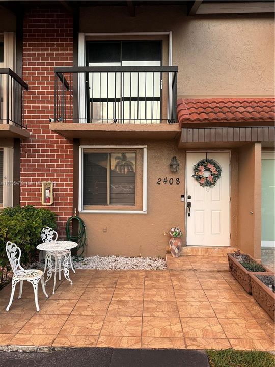 For Sale: $364,500 (2 beds, 1 baths, 828 Square Feet)