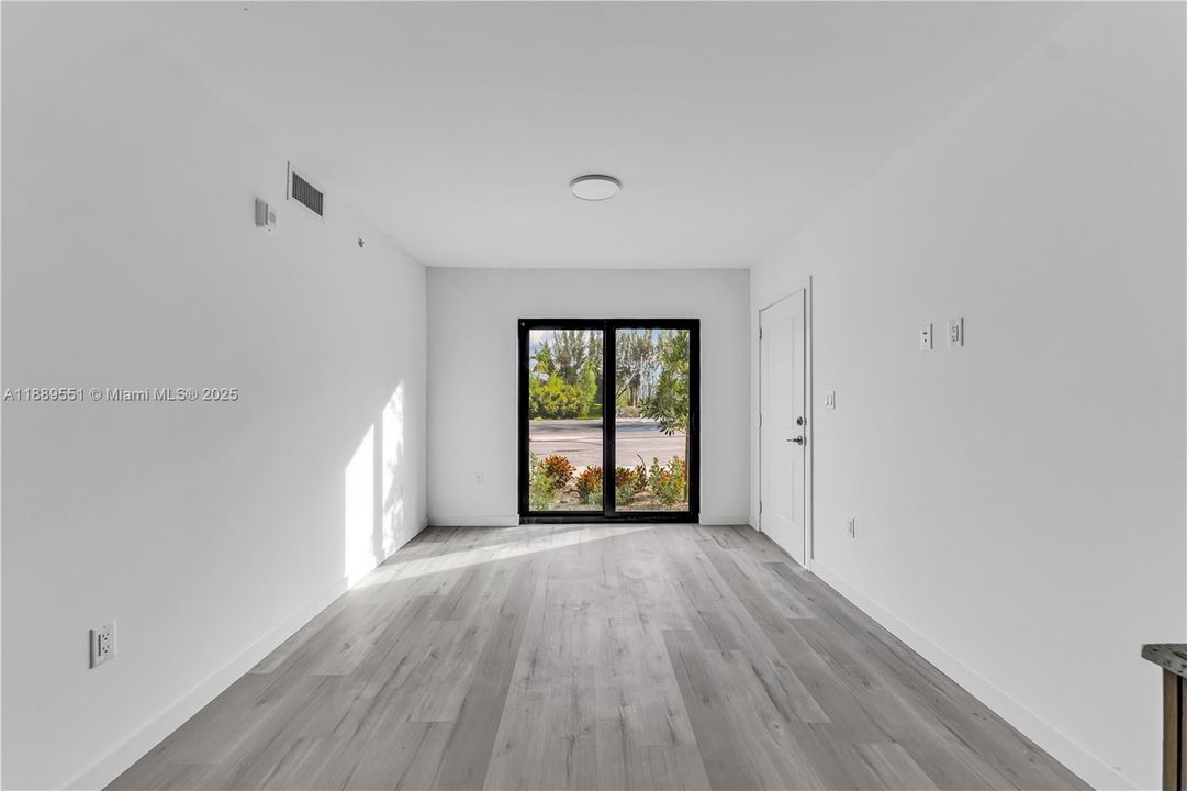 Active With Contract: $2,200 (2 beds, 2 baths, 800 Square Feet)