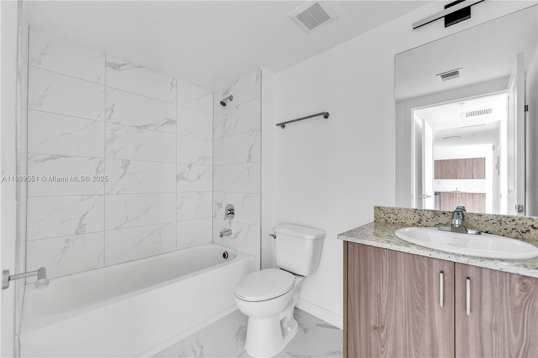 Active With Contract: $2,200 (2 beds, 2 baths, 800 Square Feet)