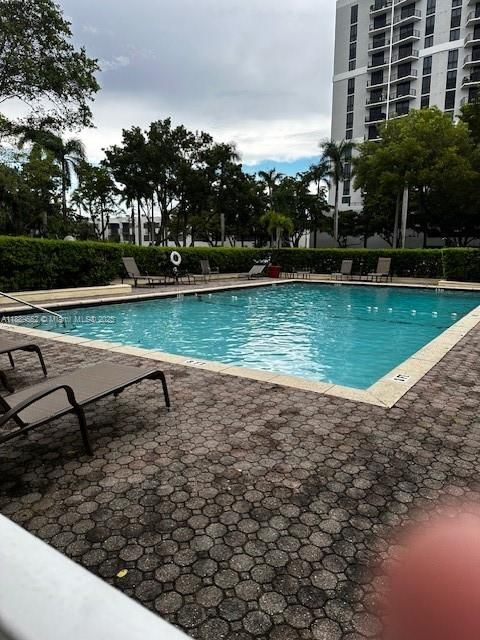 For Sale: $290,000 (2 beds, 2 baths, 1551 Square Feet)