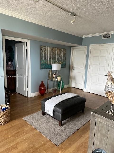 For Sale: $290,000 (2 beds, 2 baths, 1551 Square Feet)