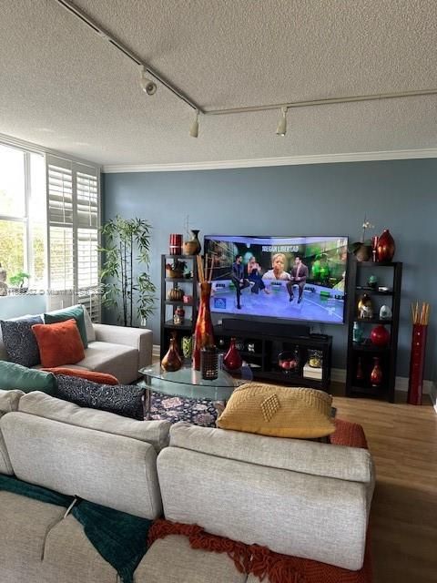 For Sale: $290,000 (2 beds, 2 baths, 1551 Square Feet)