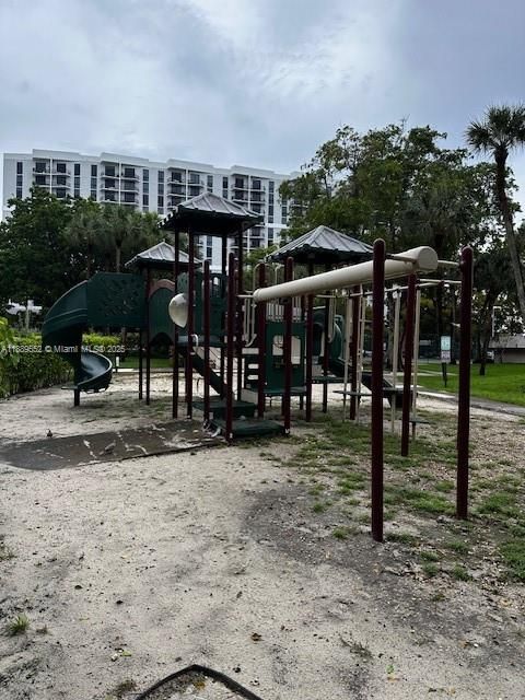 For Sale: $290,000 (2 beds, 2 baths, 1551 Square Feet)