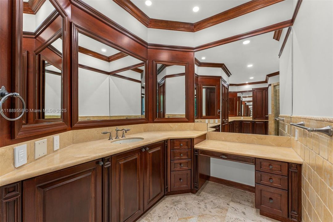 待售: $6,750,000 (5 贝兹, 5 浴室, 5992 平方英尺)