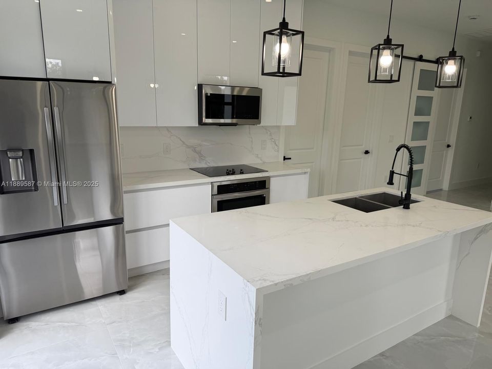 На продажу: $289,000 (3 спален, 2 ванн, 0 Квадратных фут)