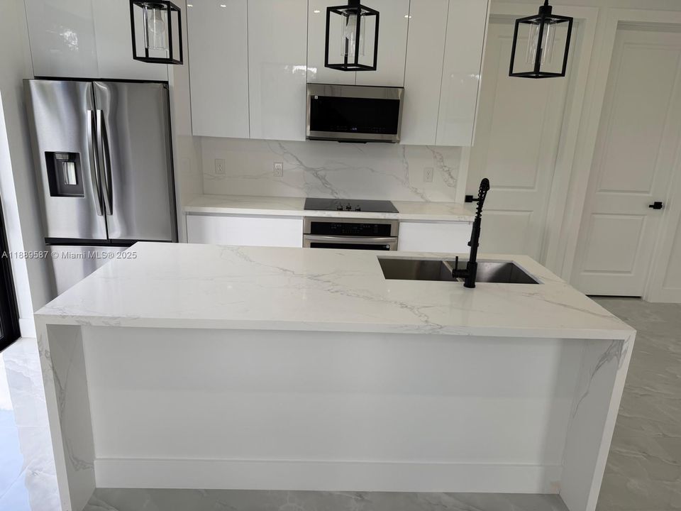 На продажу: $289,000 (3 спален, 2 ванн, 0 Квадратных фут)