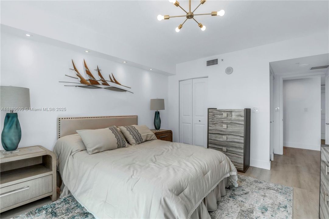 Недавно продано: $375,000 (1 спален, 1 ванн, 823 Квадратных фут)