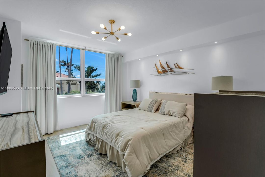 Недавно продано: $375,000 (1 спален, 1 ванн, 823 Квадратных фут)