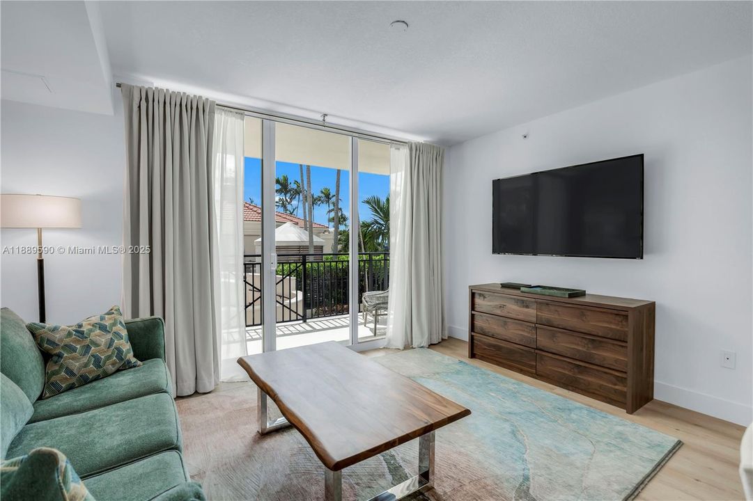 Недавно продано: $375,000 (1 спален, 1 ванн, 823 Квадратных фут)