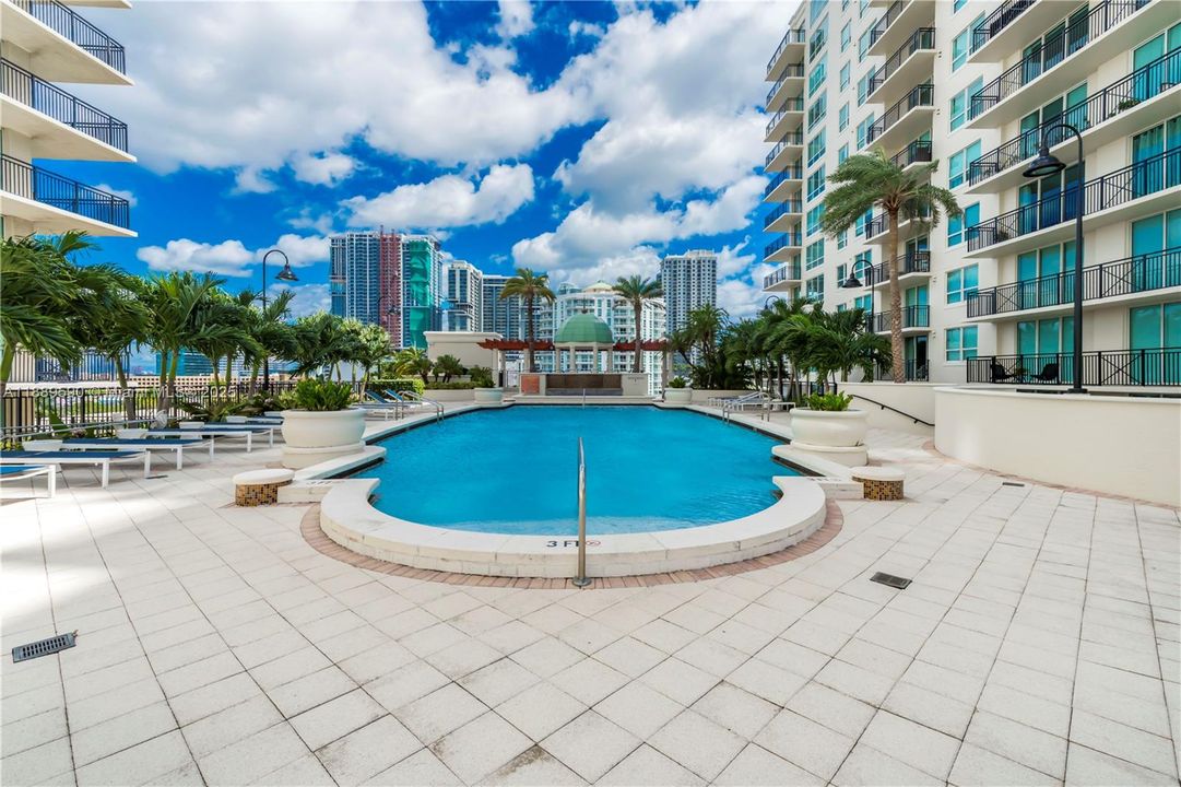 Недавно продано: $375,000 (1 спален, 1 ванн, 823 Квадратных фут)