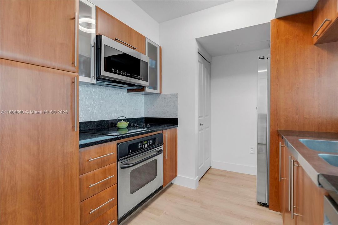 Недавно продано: $375,000 (1 спален, 1 ванн, 823 Квадратных фут)