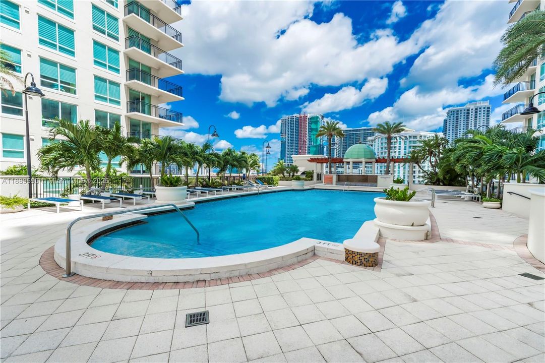 Недавно продано: $375,000 (1 спален, 1 ванн, 823 Квадратных фут)