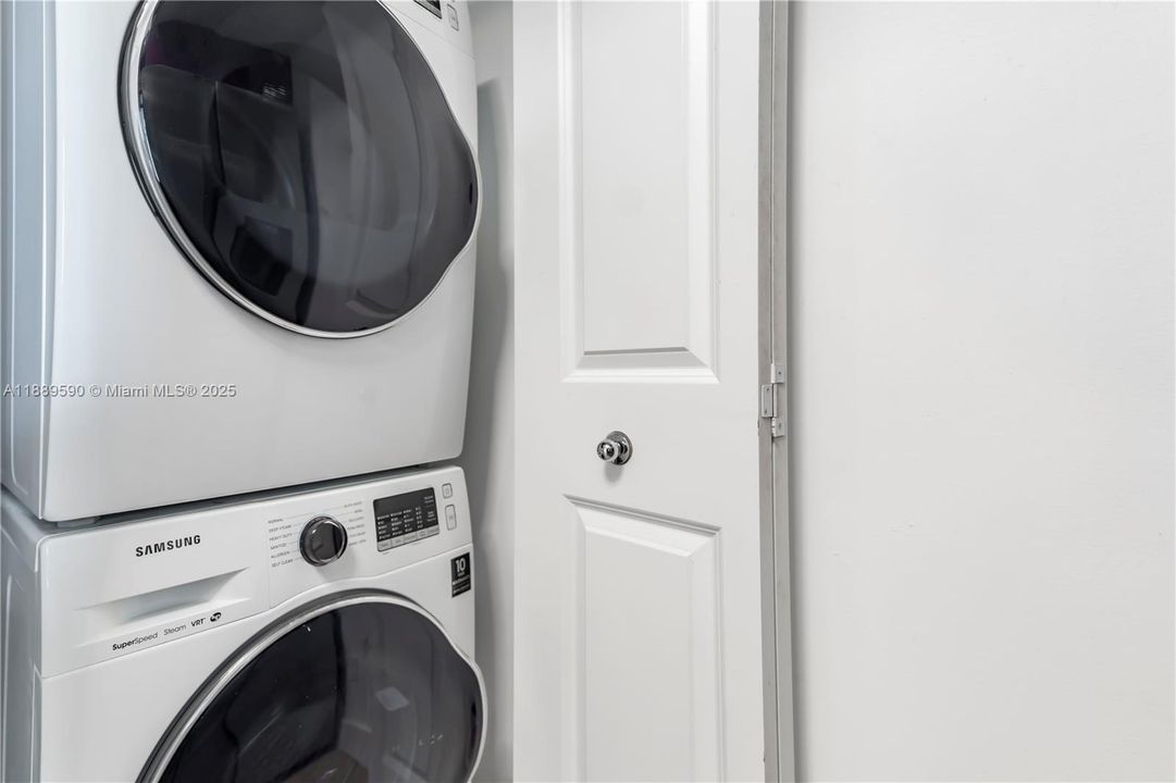 Недавно продано: $375,000 (1 спален, 1 ванн, 823 Квадратных фут)