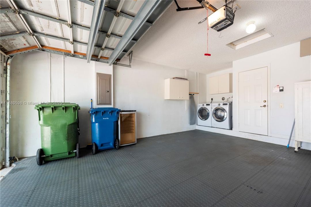 Под контрактом: $529,000 (2 спален, 2 ванн, 1153 Квадратных фут)