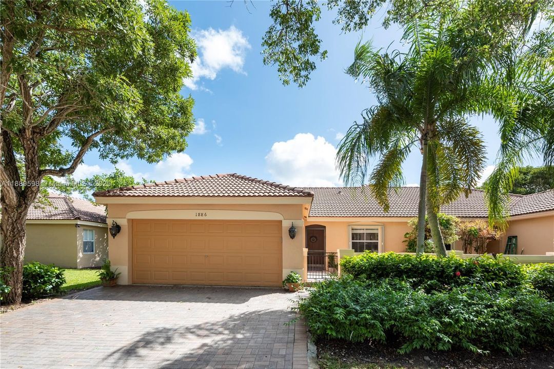 Под контрактом: $529,000 (2 спален, 2 ванн, 1153 Квадратных фут)