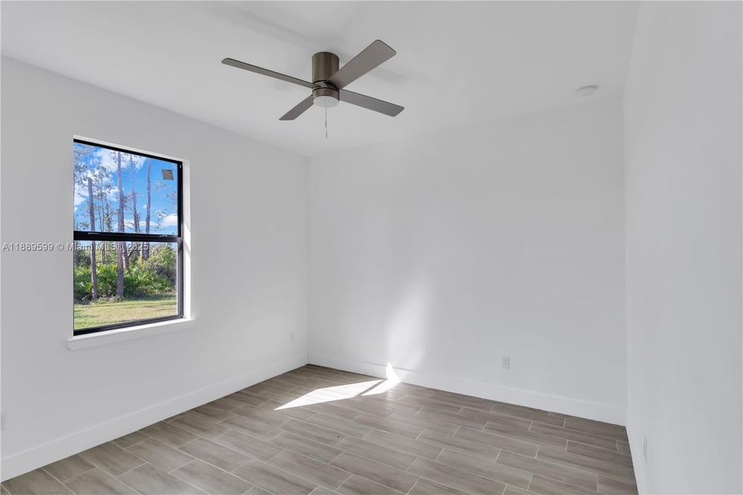 En Venta: $349,000 (4 camas, 2 baños, 1800 Pies cuadrados)