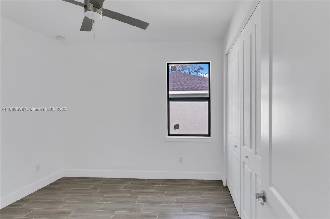 En Venta: $349,000 (4 camas, 2 baños, 1800 Pies cuadrados)