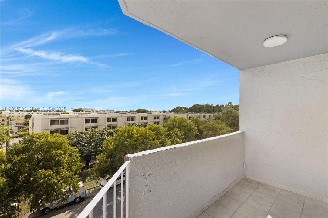 На продажу: $279,000 (3 спален, 2 ванн, 1323 Квадратных фут)