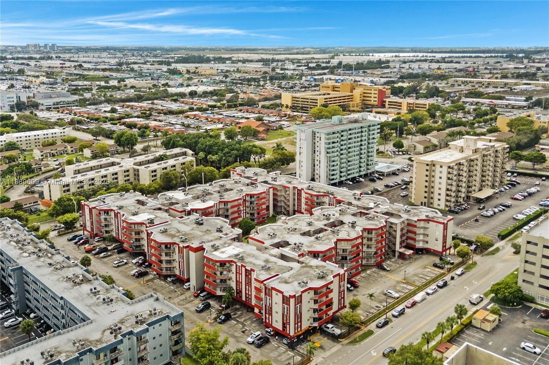 На продажу: $279,000 (3 спален, 2 ванн, 1323 Квадратных фут)