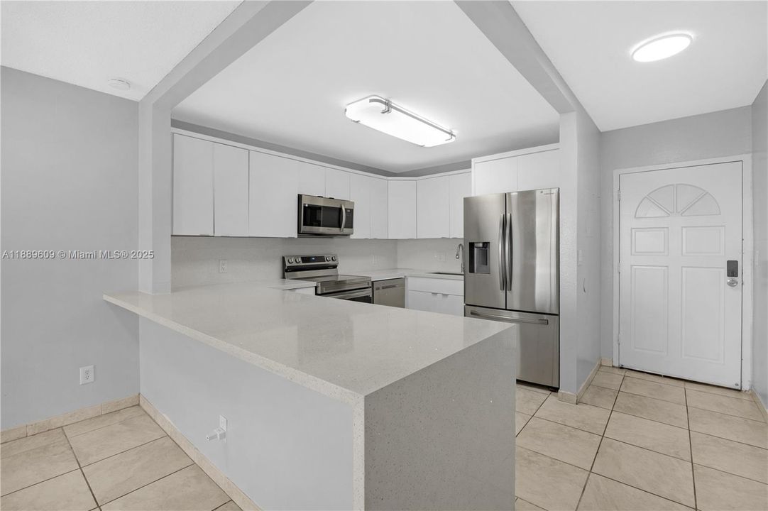 На продажу: $279,000 (3 спален, 2 ванн, 1323 Квадратных фут)