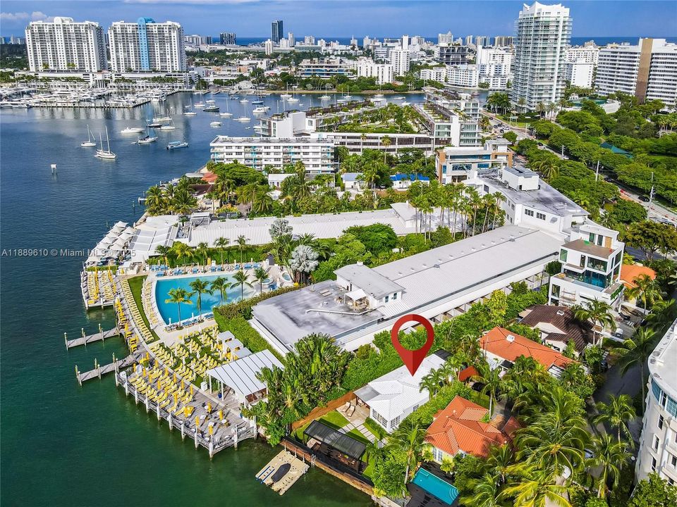 For Sale: $8,990,000 (3 beds, 2 baths, 1205 Square Feet)