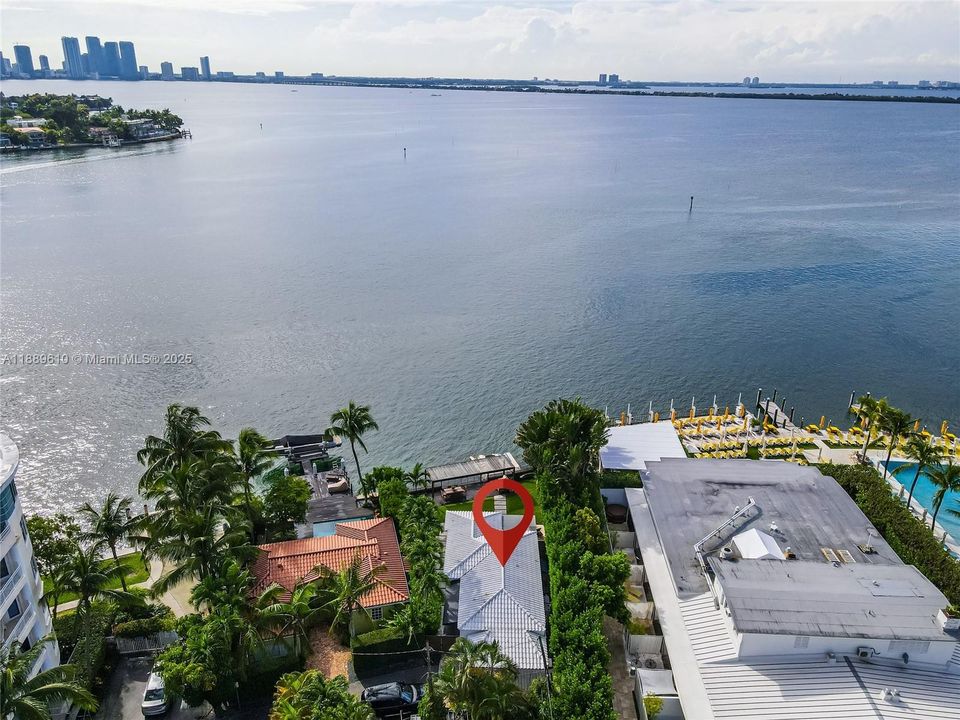 For Sale: $8,990,000 (3 beds, 2 baths, 1205 Square Feet)