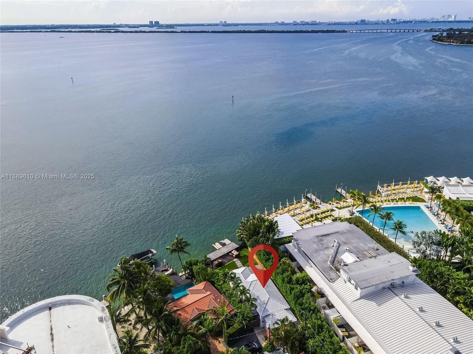 For Sale: $8,990,000 (3 beds, 2 baths, 1205 Square Feet)