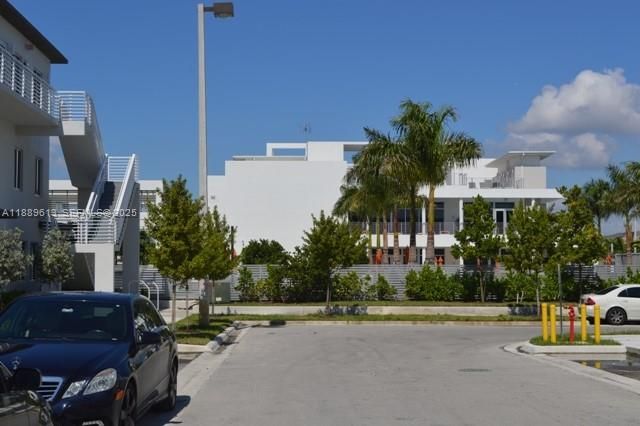 For Rent: $3,300 (3 beds, 2 baths, 1480 Square Feet)