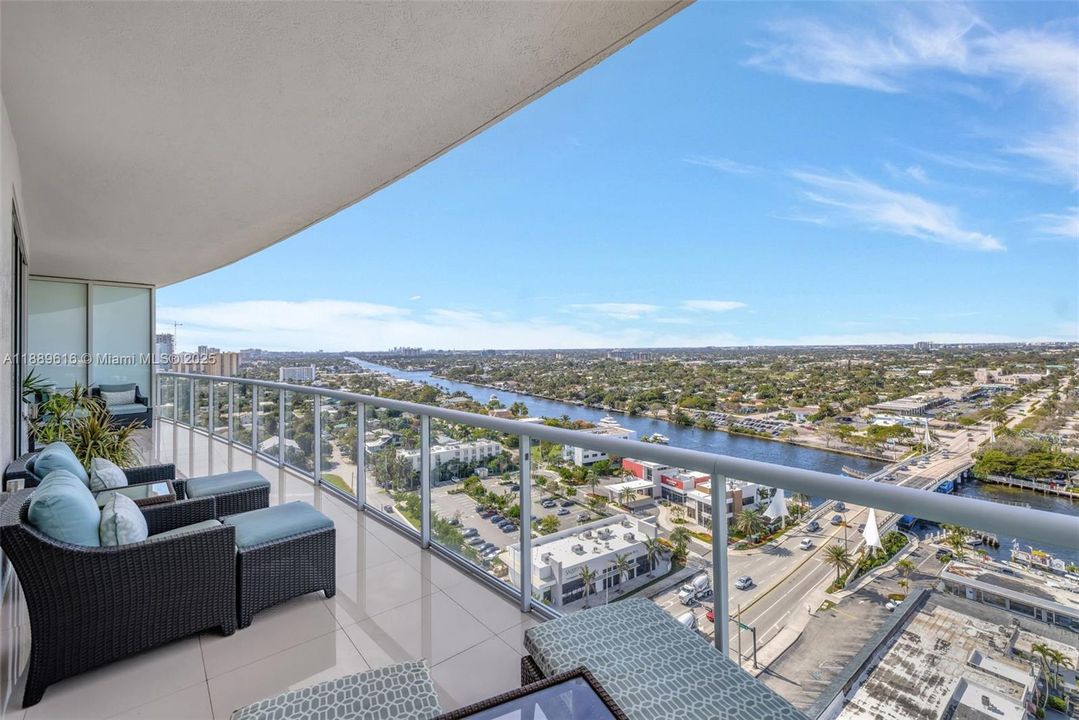 На продажу: $1,395,000 (2 спален, 2 ванн, 1463 Квадратных фут)