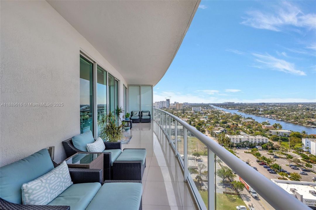 На продажу: $1,395,000 (2 спален, 2 ванн, 1463 Квадратных фут)