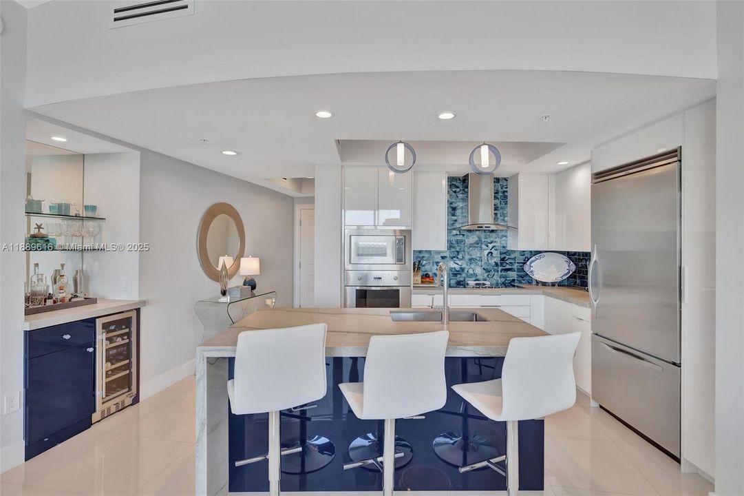 На продажу: $1,395,000 (2 спален, 2 ванн, 1463 Квадратных фут)