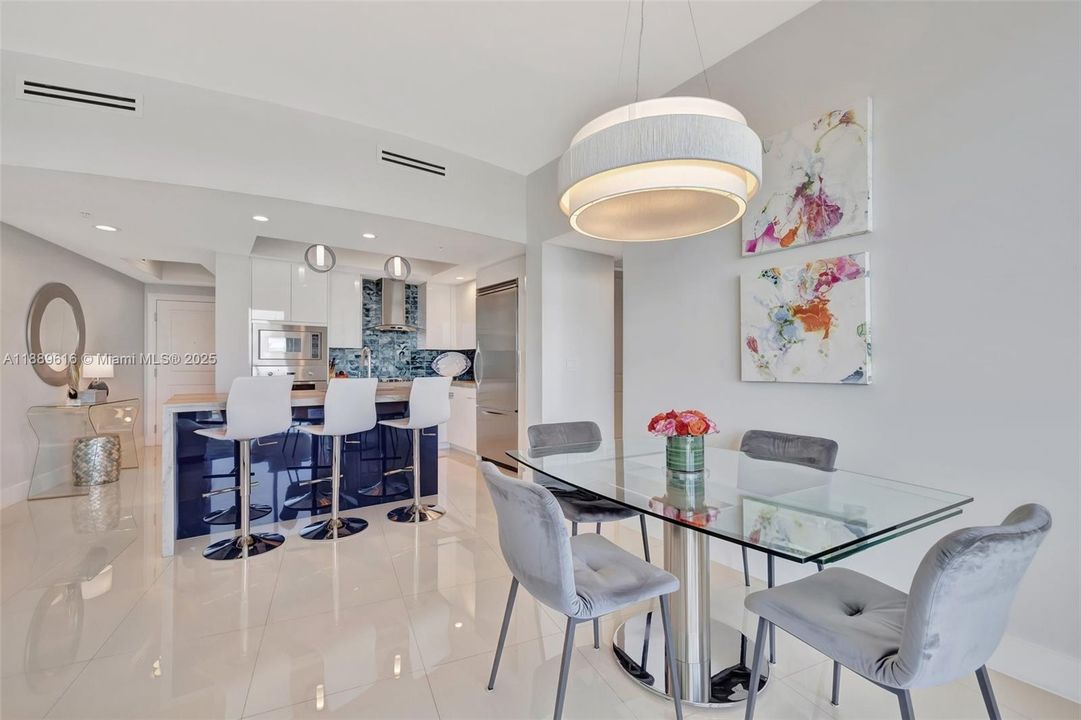 На продажу: $1,395,000 (2 спален, 2 ванн, 1463 Квадратных фут)