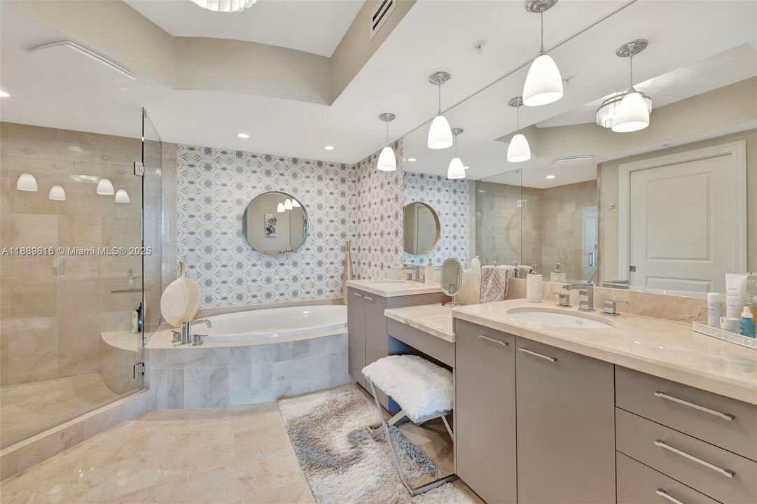 На продажу: $1,395,000 (2 спален, 2 ванн, 1463 Квадратных фут)