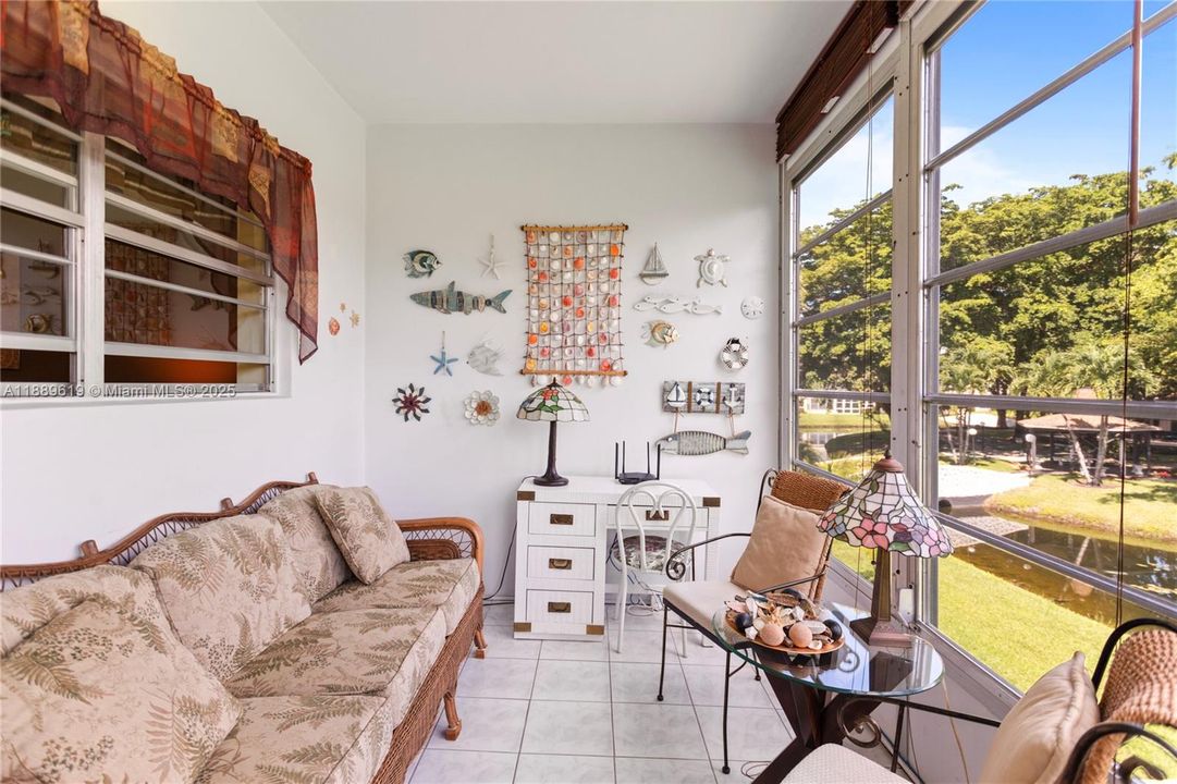 For Sale: $79,900 (1 beds, 1 baths, 684 Square Feet)