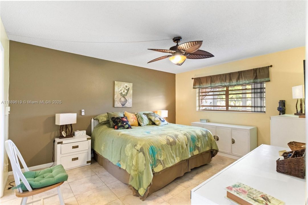 For Sale: $79,900 (1 beds, 1 baths, 684 Square Feet)