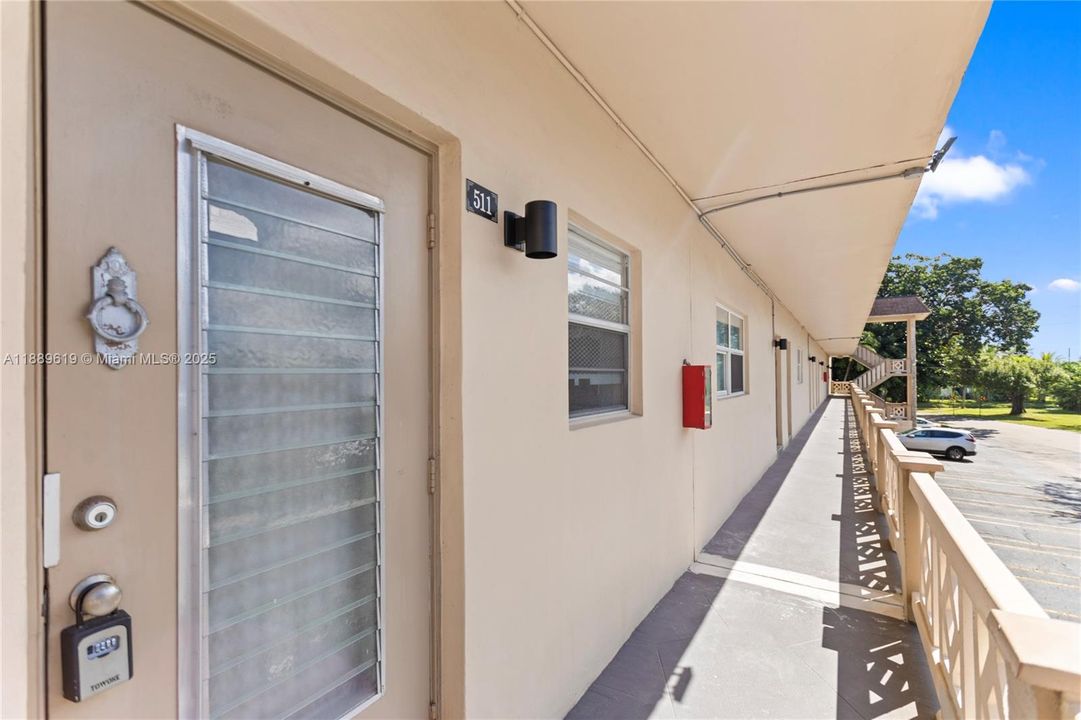 For Sale: $79,900 (1 beds, 1 baths, 684 Square Feet)